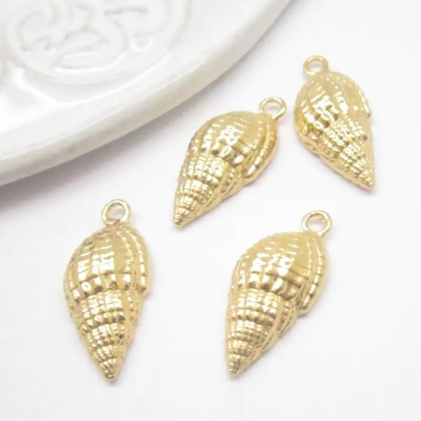 Srebro Ag Złocone- zawieszka muszelka 19x9mm  