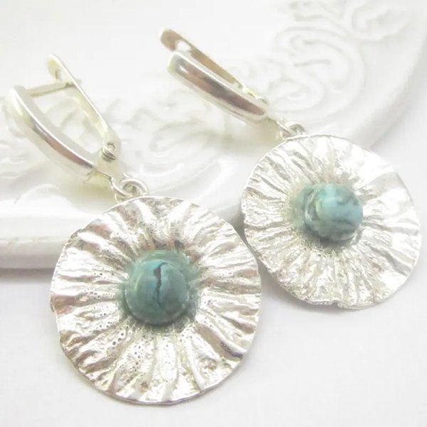 Turkus i srebro młotkowane - kolczyki blaszki (para)
