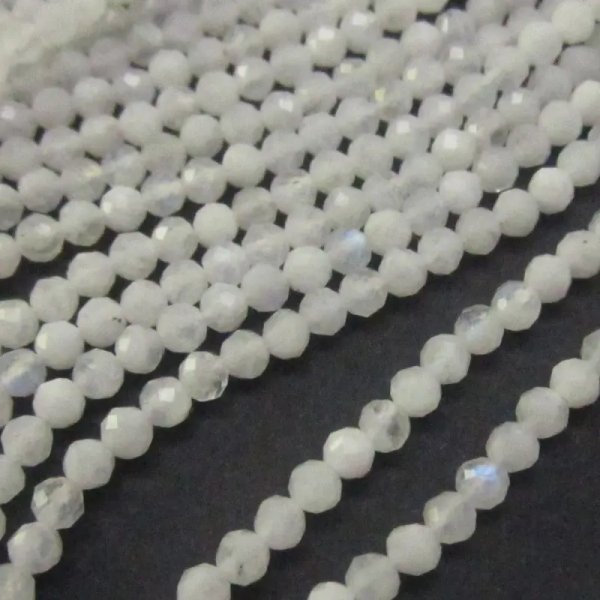 Kamień Księżycowy fasetowany - kulki 2,8mm (sznur)
