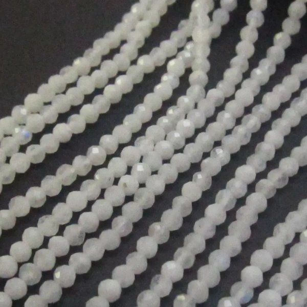 Kamień Księżycowy fasetowany - kulki 2,8mm (sznur)