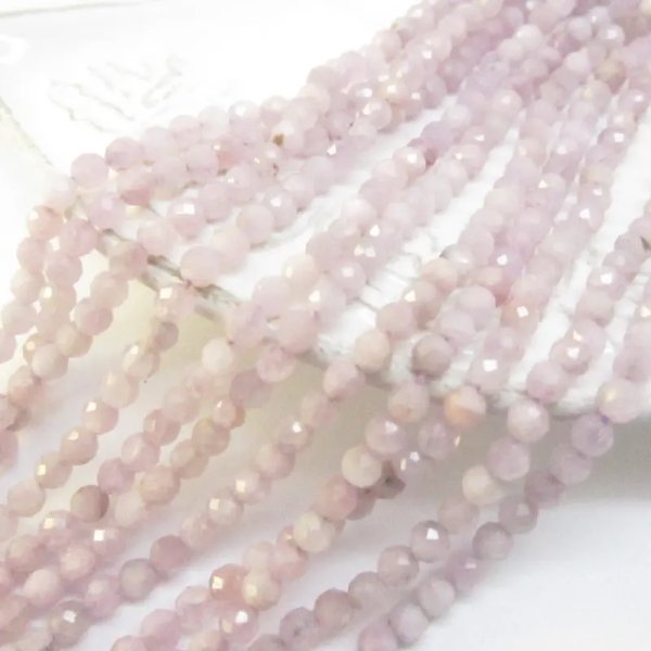 Kunzyt fasetowany - kulki 3 mm (sznur)