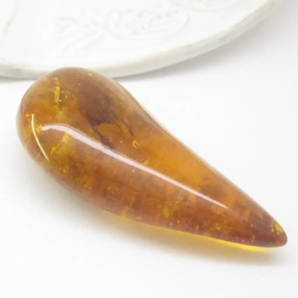 Bursztyn Koniakowy z łuskami łza 52x29x14 mm