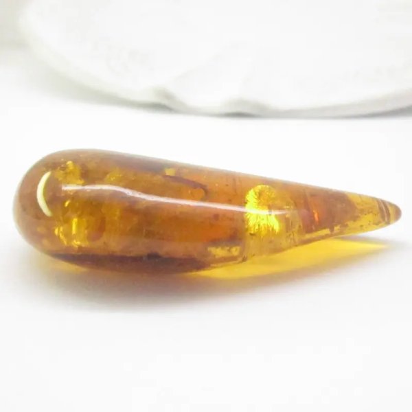 Bursztyn Koniakowy z łuskami łza 52x29x14 mm