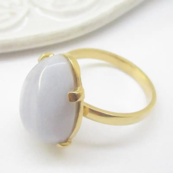 Chalcedon i srebro złocone - pierścionek łza (Rozmiar Jubilerski 22)