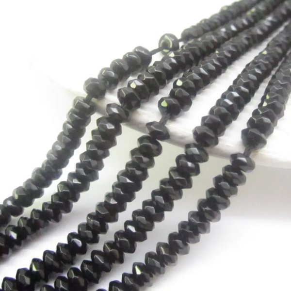 Onyks fasetowany - oponki 4x2 mm (sznur)