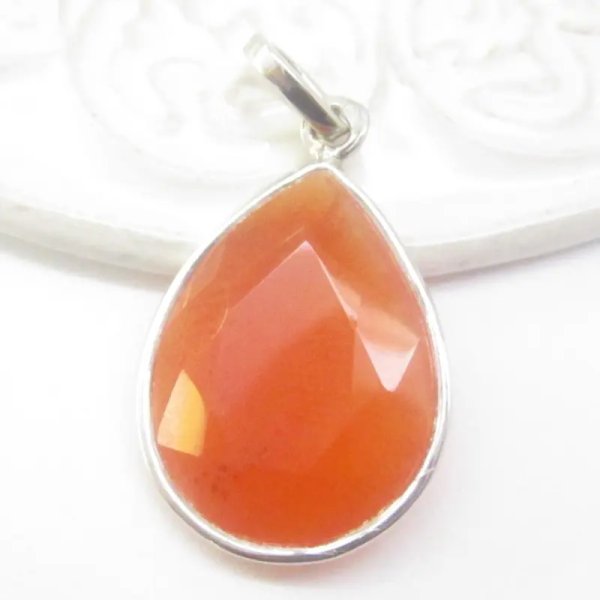 Karneol fasetowany i srebro rodowane - zawieszka łza