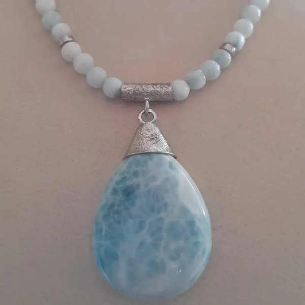 Larimar i młotkowane srebro rodowane - naszyjnik