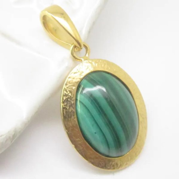 Malachit i młotkowane srebro złocone - wisiorek owal
