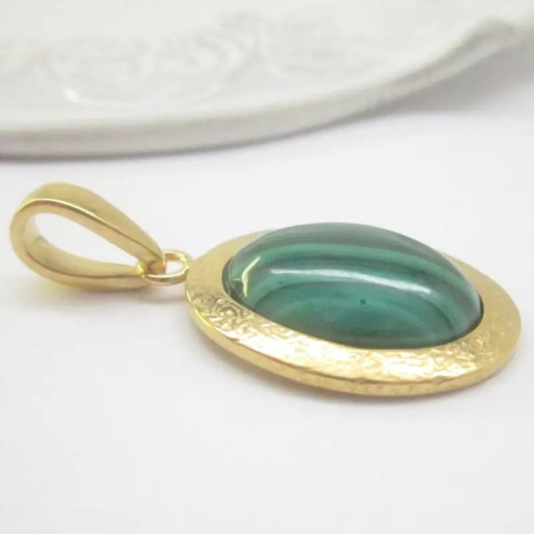 Malachit i młotkowane srebro złocone - wisiorek owal