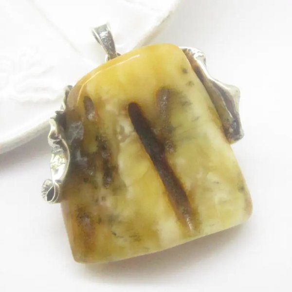 Mleczny Bursztyn i srebro oksydowane - zawieszka
