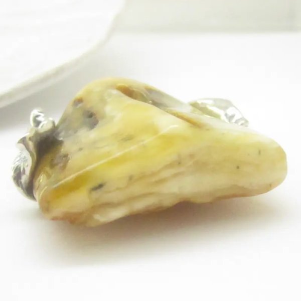 Mleczny Bursztyn i srebro oksydowane - zawieszka