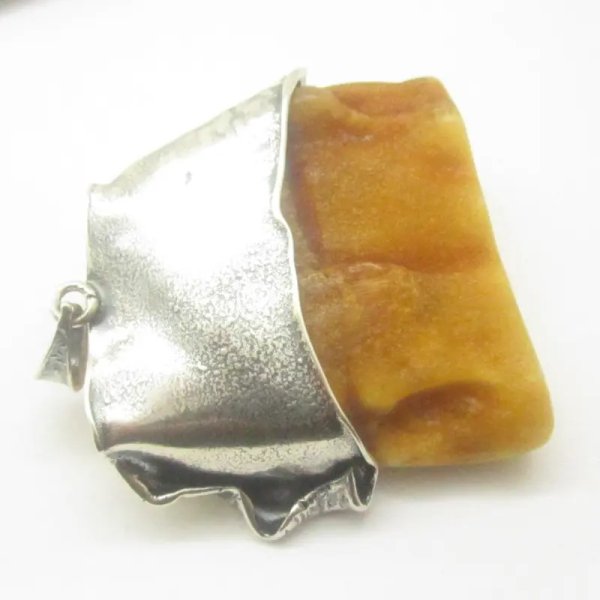 Mleczny Bursztyn i srebro oksydowane - zawieszka