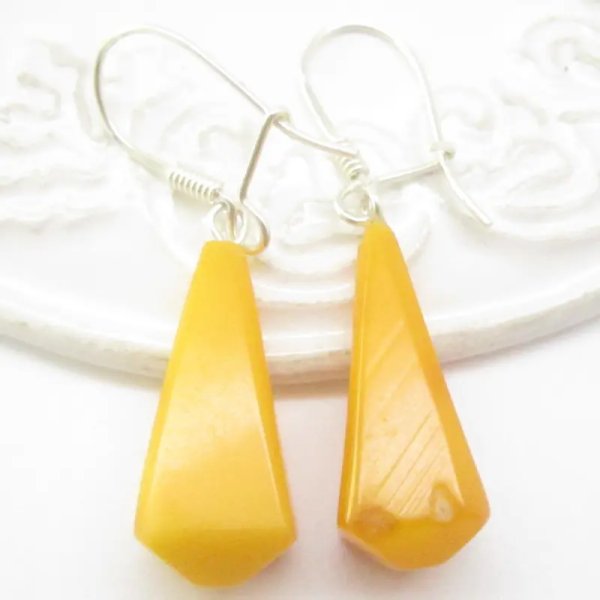 Bursztyn mleczny i srebro - kolczyki stożki