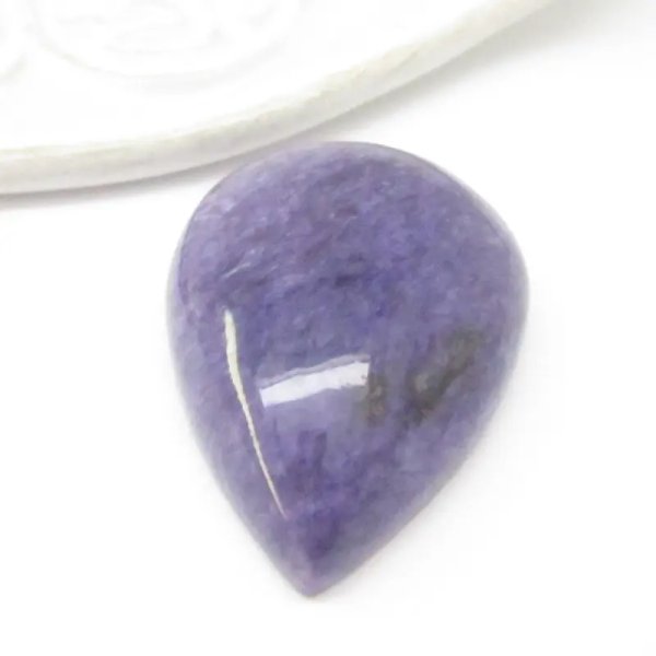 Czaroit 32x23x9 mm łza