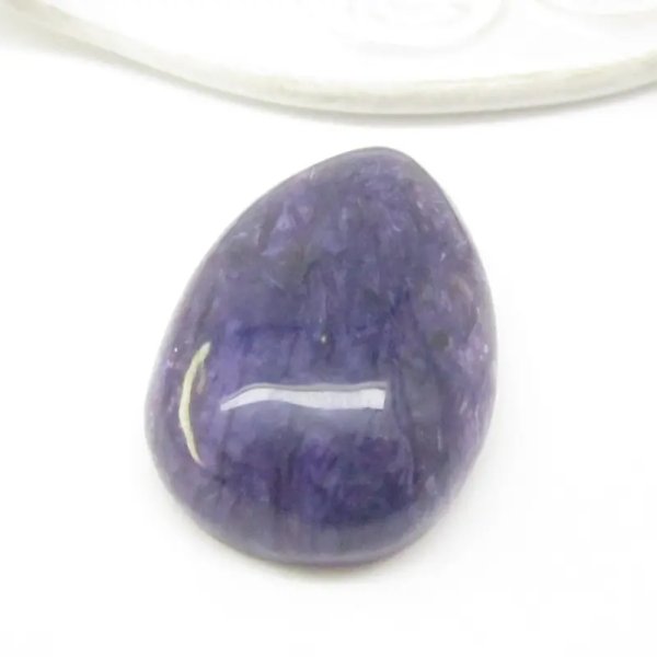 Czaroit 36x24x10 mm łza