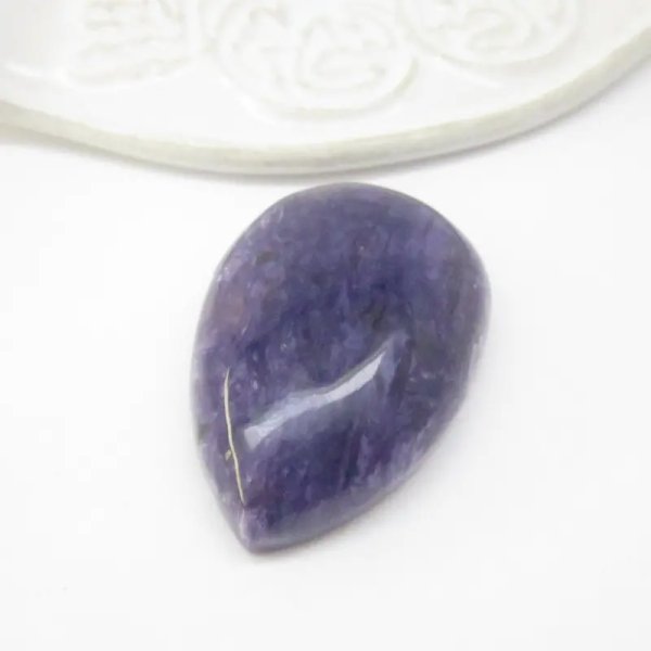 Czaroit 36x24x10 mm łza