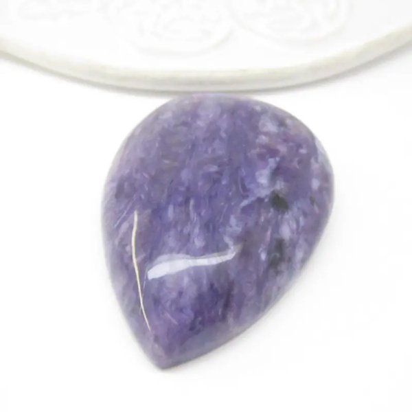 Czaroit 42,5x30x10 mm łza