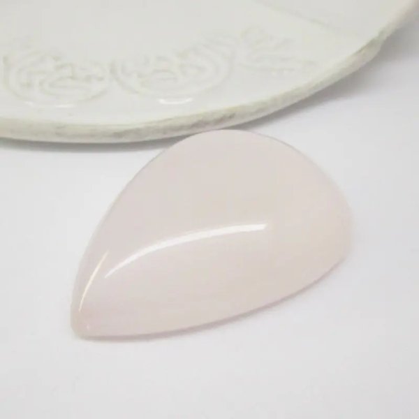 Kwarc różowy kropla 43x31x11 mm