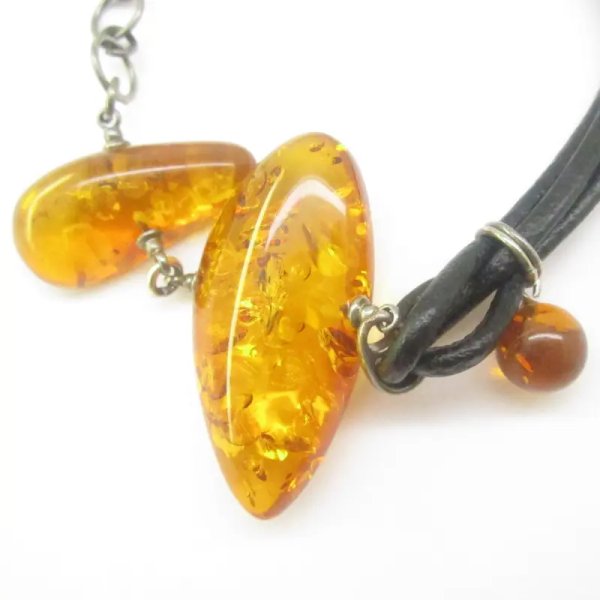 Bursztyn koniakowy, rzemień i srebro oksydowane - bransoleta