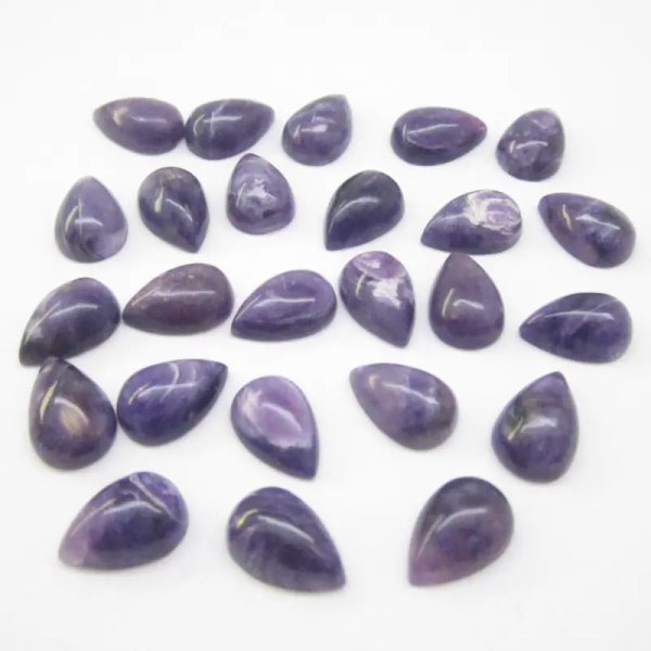 Czaroit 12x8 mm łza (sztuka)