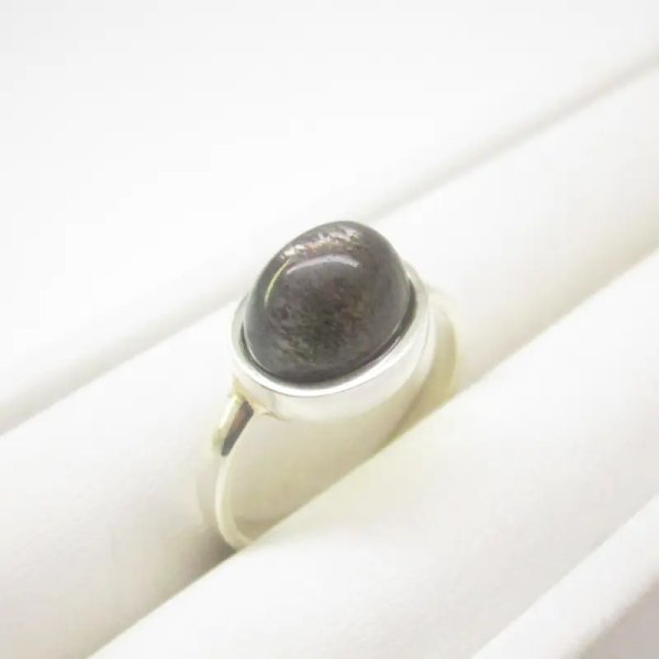 Kamień Słoneczny i srebro - pierścionek owal (Rozmiar Jubilerski 17)