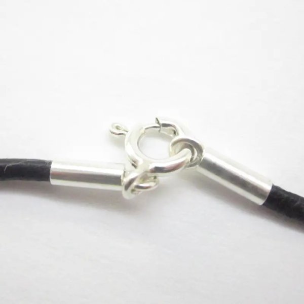 Surowy Naturalny Bursztyn i srebro - naszyjnik na rzemieniu (40-60 cm)