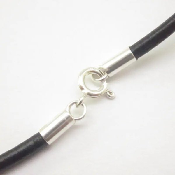 Surowy Naturalny Bursztyn i srebro - naszyjnik na rzemieniu (40-60 cm)