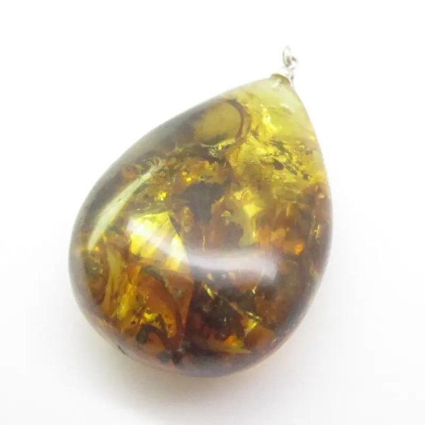 Inkluzje roślinne i pęcherzyki powietrza w bursztynie i srebro - wisiorek z rzemieniem