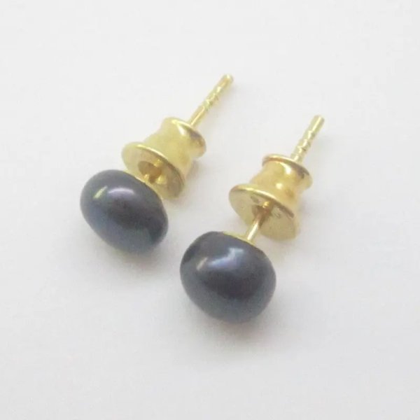 Perła granatowa i srebro złocone - kolczyki sztyfty - okrągłe 6 mm (para)