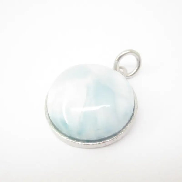Larimar i srebro młotkowane - wisiorek okrągły
