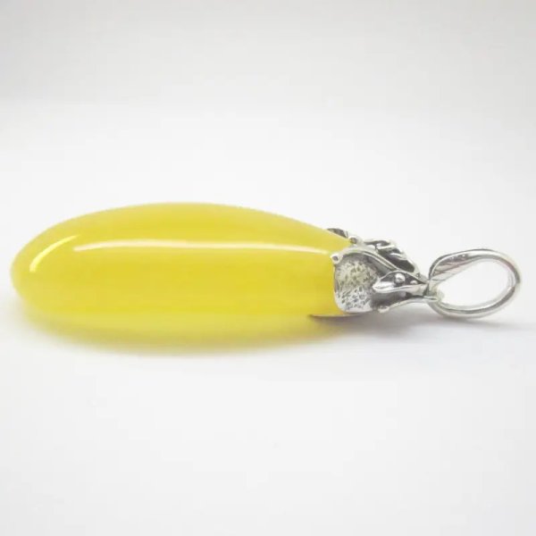 Mleczny Bursztyn i srebro oksydowane - wisiorek z rzemieniem