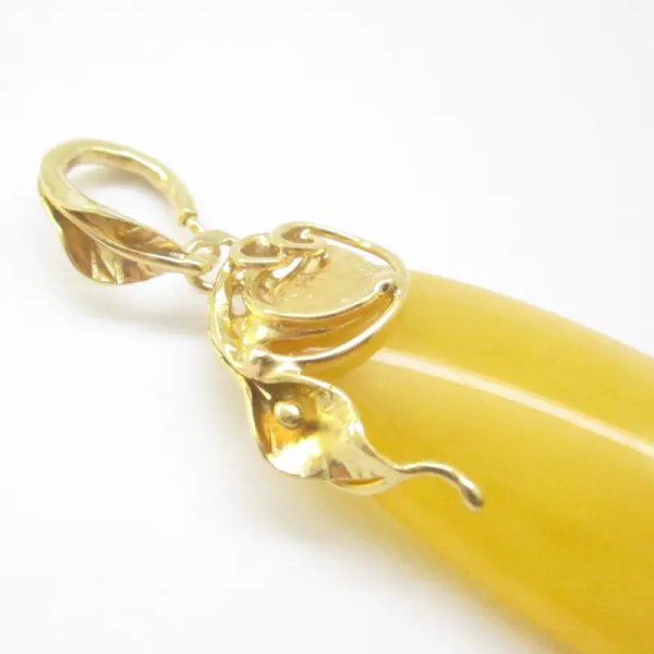 Mleczny Bursztyn i srebro złocone - zawieszka z rzemieniem