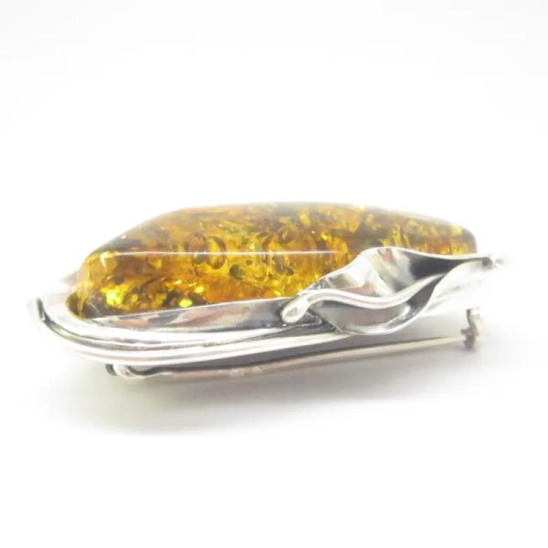 Zielony bursztyn z łuskami i srebro oksydowane - broszka