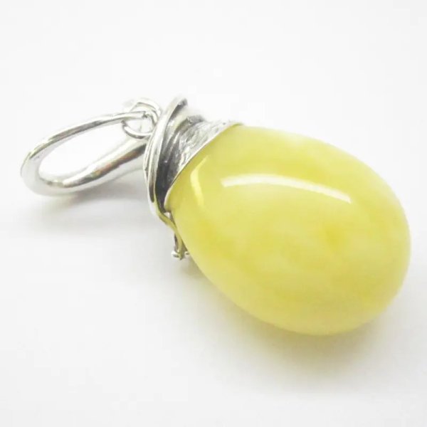 Mleczny Bursztyn i srebro oksydowane - zawieszka z rzemieniem