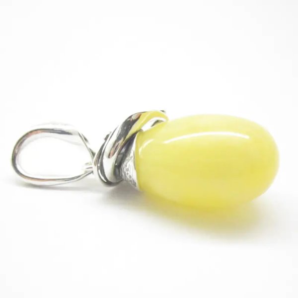 Mleczny Bursztyn i srebro oksydowane - zawieszka z rzemieniem