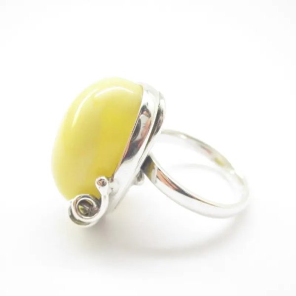 Mleczny Bursztyn w srebrze - pierścionek (Rozmiar 17) z liściem z regulacją +/- 2 rozmiary regulacji