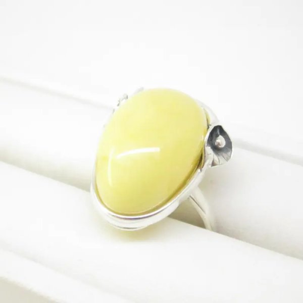 Mleczny Bursztyn w srebrze - pierścionek (Rozmiar 17) z liściem z regulacją +/- 2 rozmiary regulacji