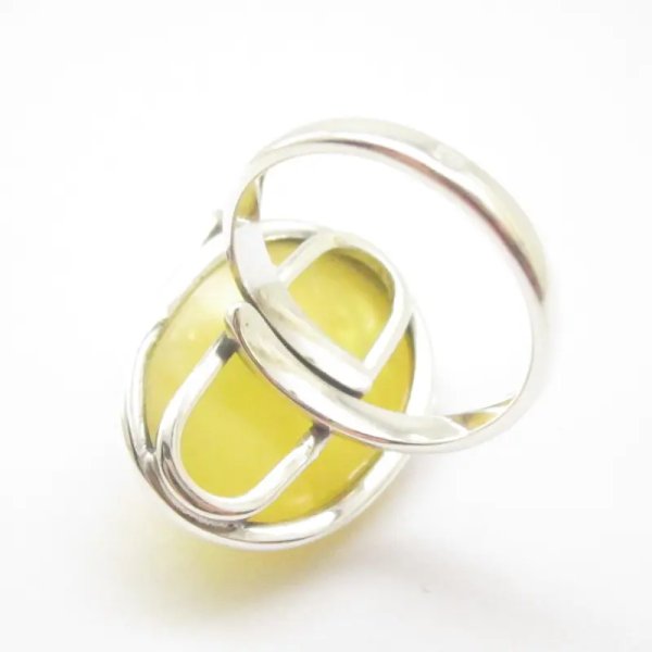 Mleczny Bursztyn w srebrze oksydowanym - pierścionek owal z liściem (Rozmiar 17) z regulacją +/- 2 rozmiary regulacji