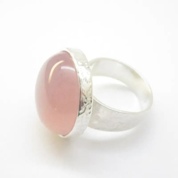 Agat różowy w srebrze młotkowanym - pierścionek (Rozmiar Jubilerski 14) z regulacją