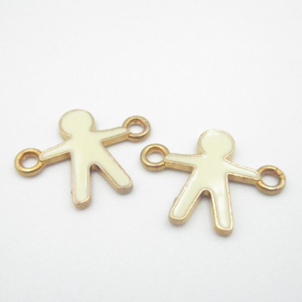 Metalowy element ozdobny w kolorze złotym -  Łącznik chłopiec z emalią 22x17 mm