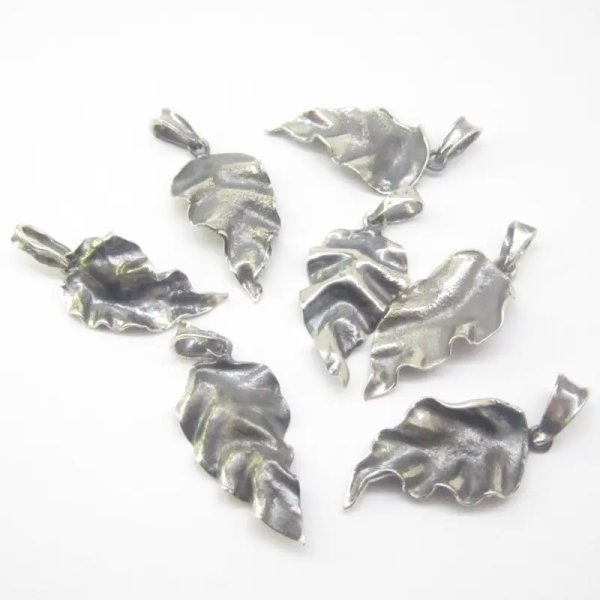 Srebro oksydowane - zawieszka liść