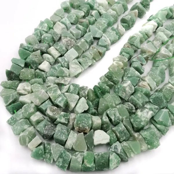 Awenturyn surowy bryłki - nieregularne (sznur)