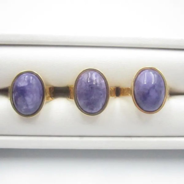 Czaroit i młotkowane srebro złocone - pierścionek owal (różne rozmiary) z regulacją