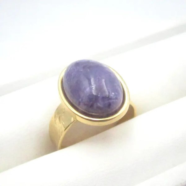 Czaroit i młotkowane srebro złocone - pierścionek owal (różne rozmiary) z regulacją