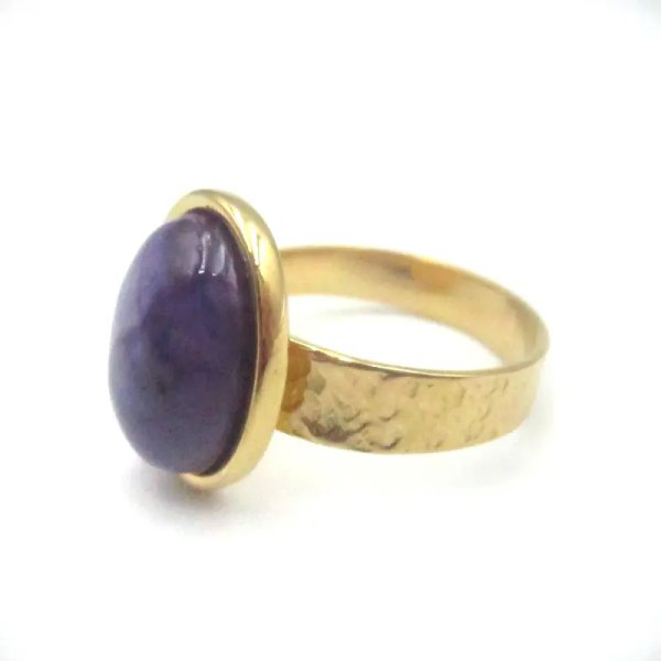 Czaroit i młotkowane srebro złocone - pierścionek owal (różne rozmiary) z regulacją