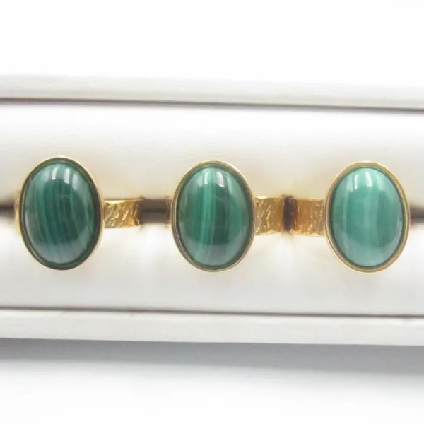 Malachit w złoconym srebrze młotkowanym - pierścionek (różne rozmiary) z regulacją