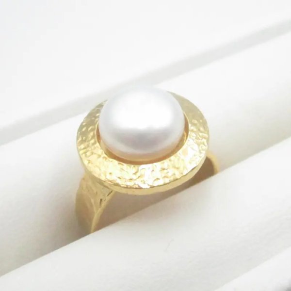 Perła biała i srebro złocone - pierścionek oczko okrągłe (Rozmiar Jubilerski 13, 15) +/- 2 rozmiary dodatkowej regulacji