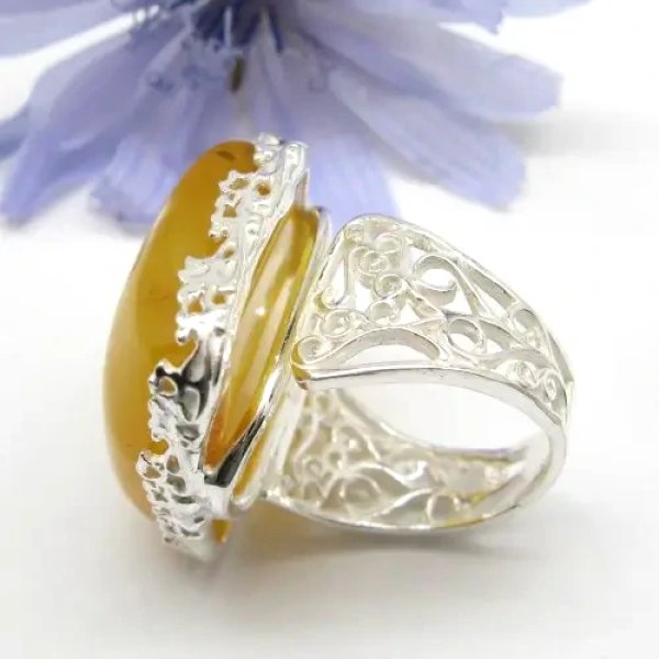 Mleczny Bursztyn i srebro - pierścionek zaokrąglony trapez