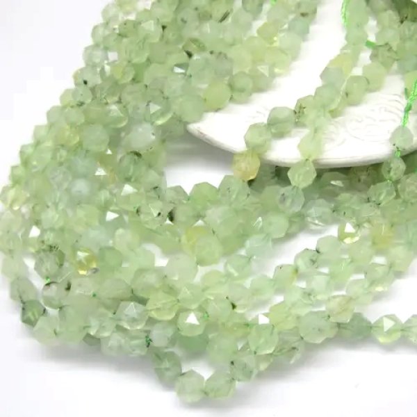 Prehnit fasetowane kulki 9mm (sznurek)