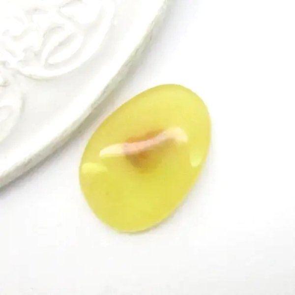 Mleczny Bursztyn 26x18x4 mm owal